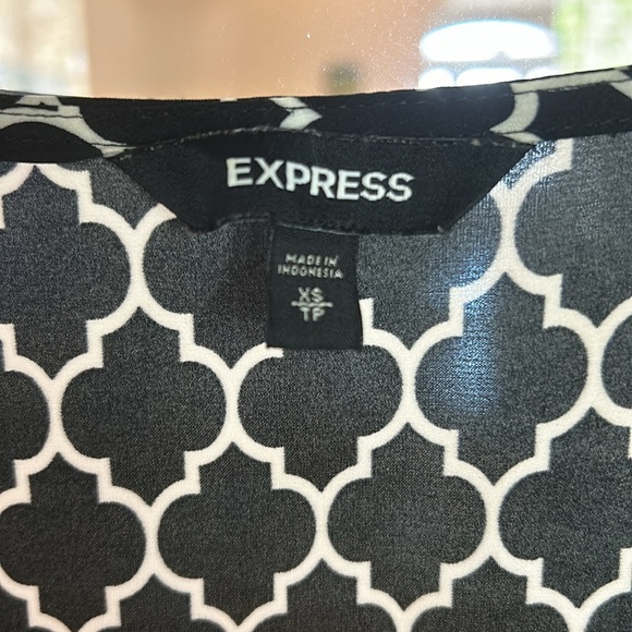 Patterned Blouse - Picture 4 of 5